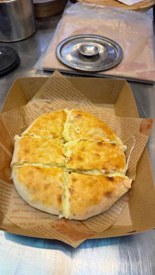 Bánh Sầu nướng phomai-duoc-ban-tai-THE350F HANOI BY GC