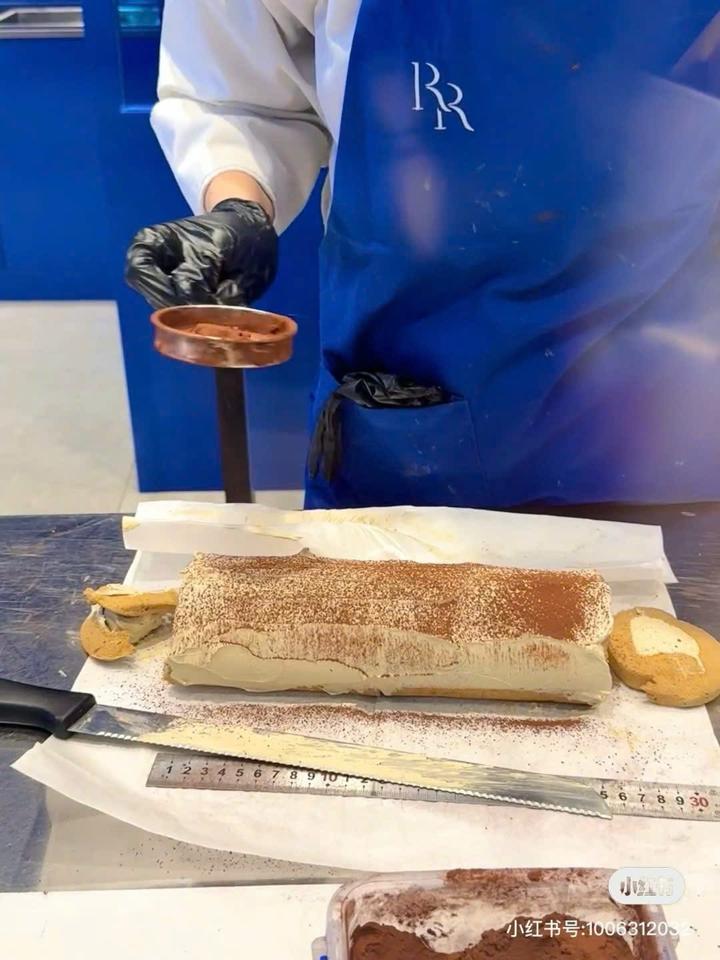 Rolling Tiramisu-duoc-ban-tai-THE350F HANOI BY GC