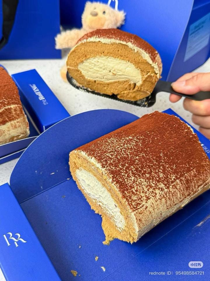 Rolling Tiramisu-duoc-ban-tai-THE350F HANOI BY GC