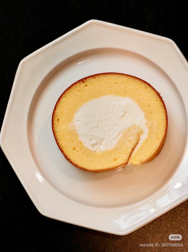 Bông lan cuộn truyền thống -duoc-ban-tai-THE350F HANOI BY GC