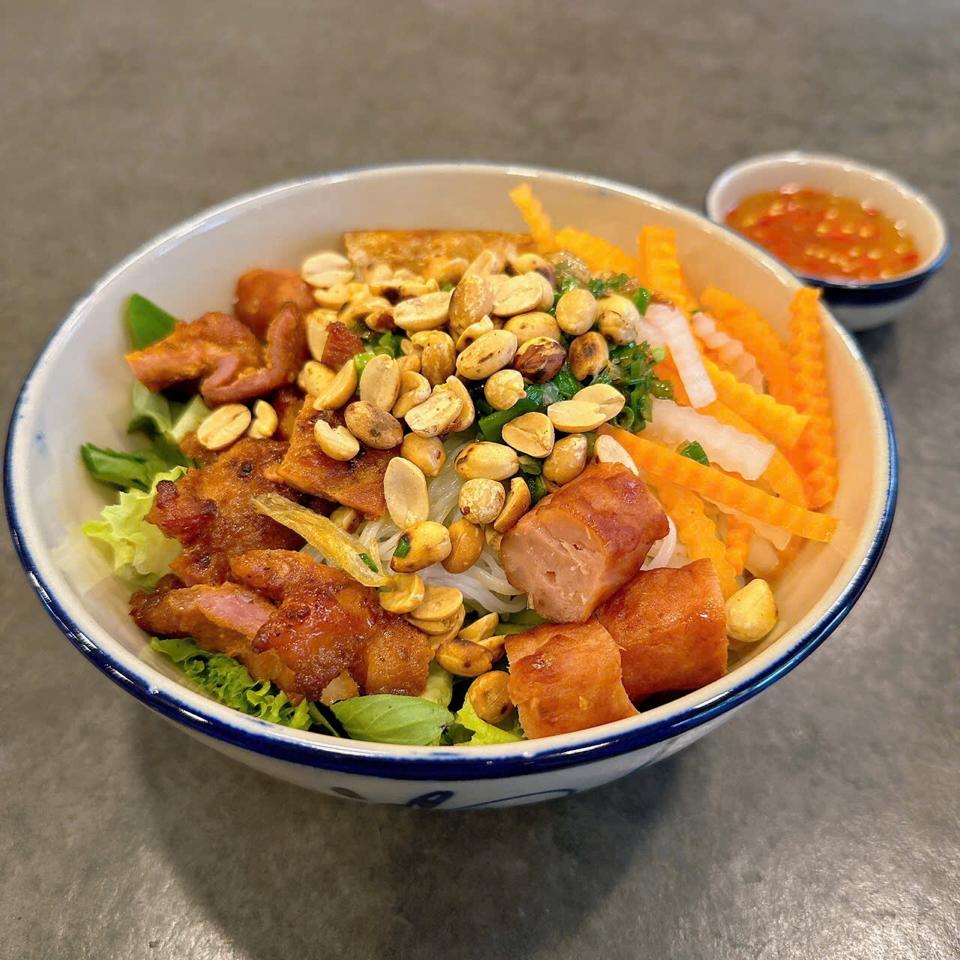 Bún thịt nướng nem nướng Phủ Phê-duoc-ban-tai-TIỆM NHỎ