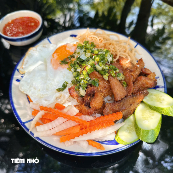 Cơm tấm thịt nướng bì-duoc-ban-tai-TIỆM NHỎ