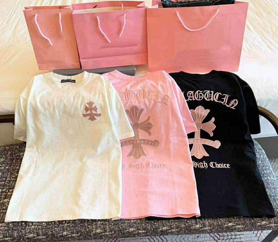 Áo thun chữ thập-duoc-ban-tai-Do Ngoc Tuong Vy Store