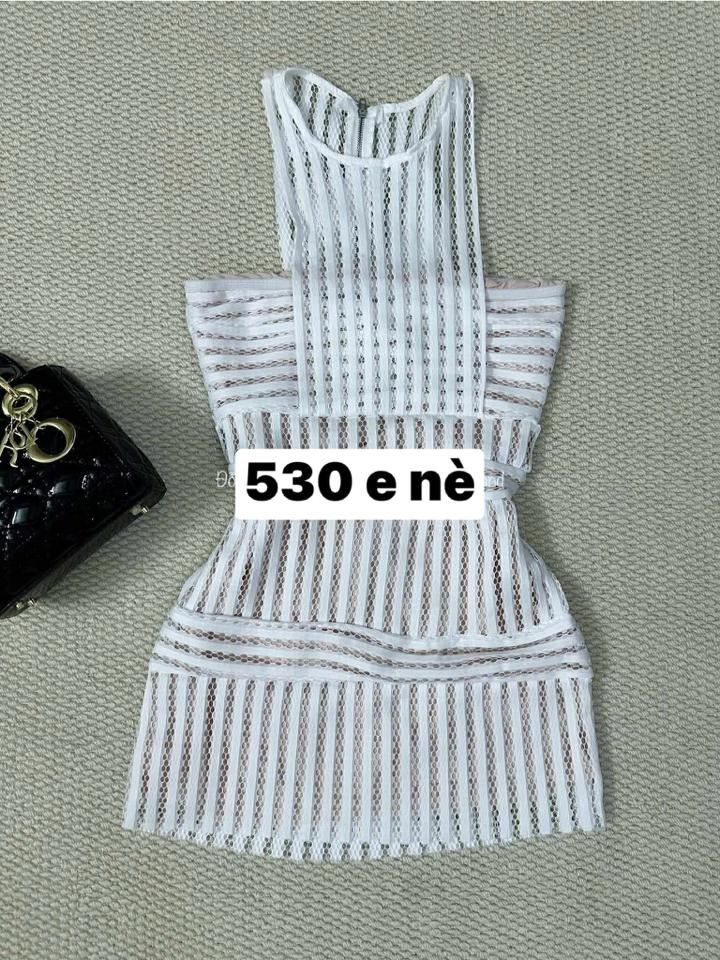 Váy trắng sọc cổ cao-duoc-ban-tai-Do Ngoc Tuong Vy Store