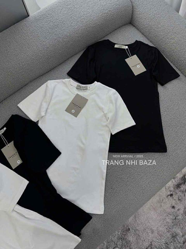 Áo thun trơn trắng + đen-duoc-ban-tai-Do Ngoc Tuong Vy Store