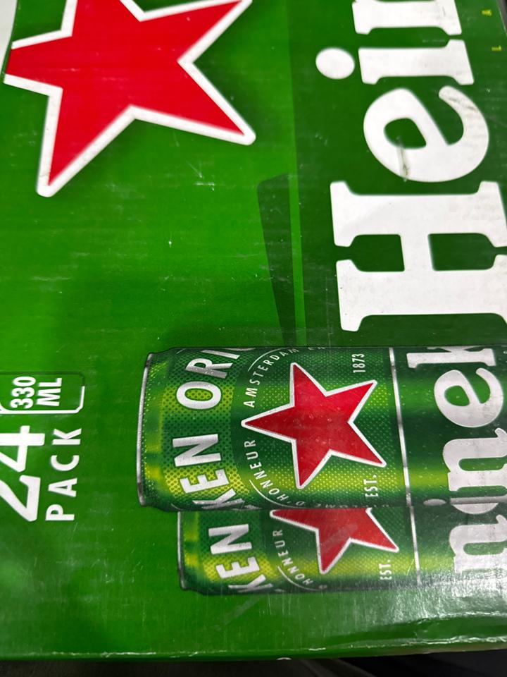 Heneken xanh-duoc-ban-tai-Tạp Hoá Thái Lan