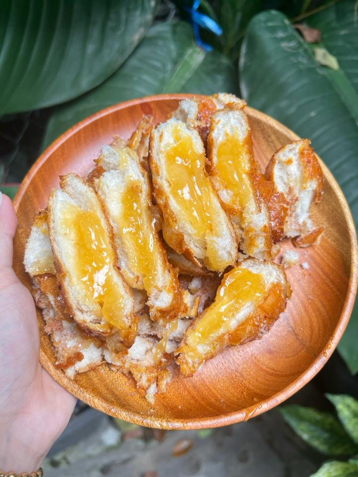 Bánh mì muối ớt sốt bơ-duoc-ban-tai-Chân gà quái thú