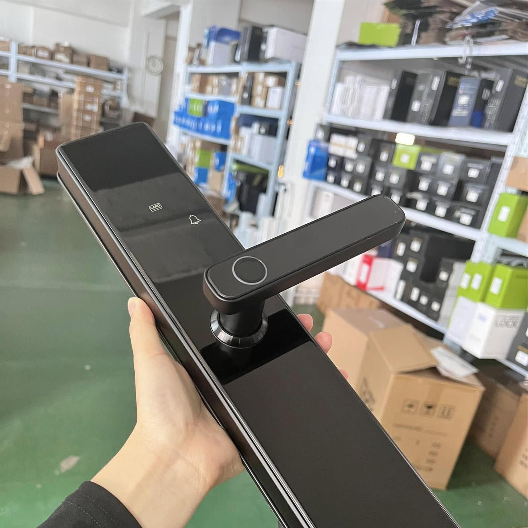 Khoá thông minh Lovar LV03- Màu Đen-duoc-ban-tai-SHOWROOM KHOÁ CỬA LỘC PHÁT