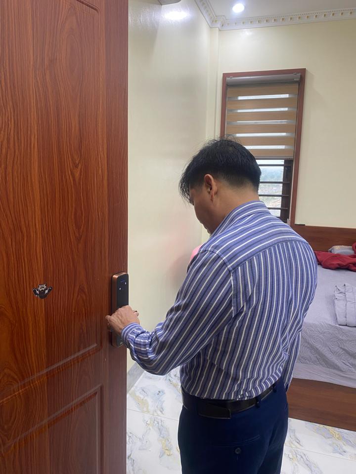 Khoá thông minh akira-H21-duoc-ban-tai-SHOWROOM KHOÁ CỬA LỘC PHÁT