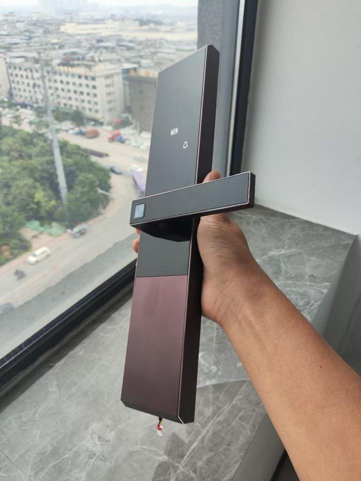 KHOÁ THÔNG MINH LOVAR LV02 NÂU-duoc-ban-tai-SHOWROOM KHOÁ CỬA LỘC PHÁT