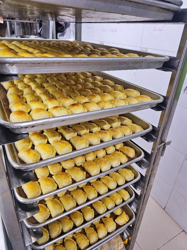 Bánh dứa ngàn lớp-duoc-ban-tai-C3.KITCHEN ( oder lẻ)