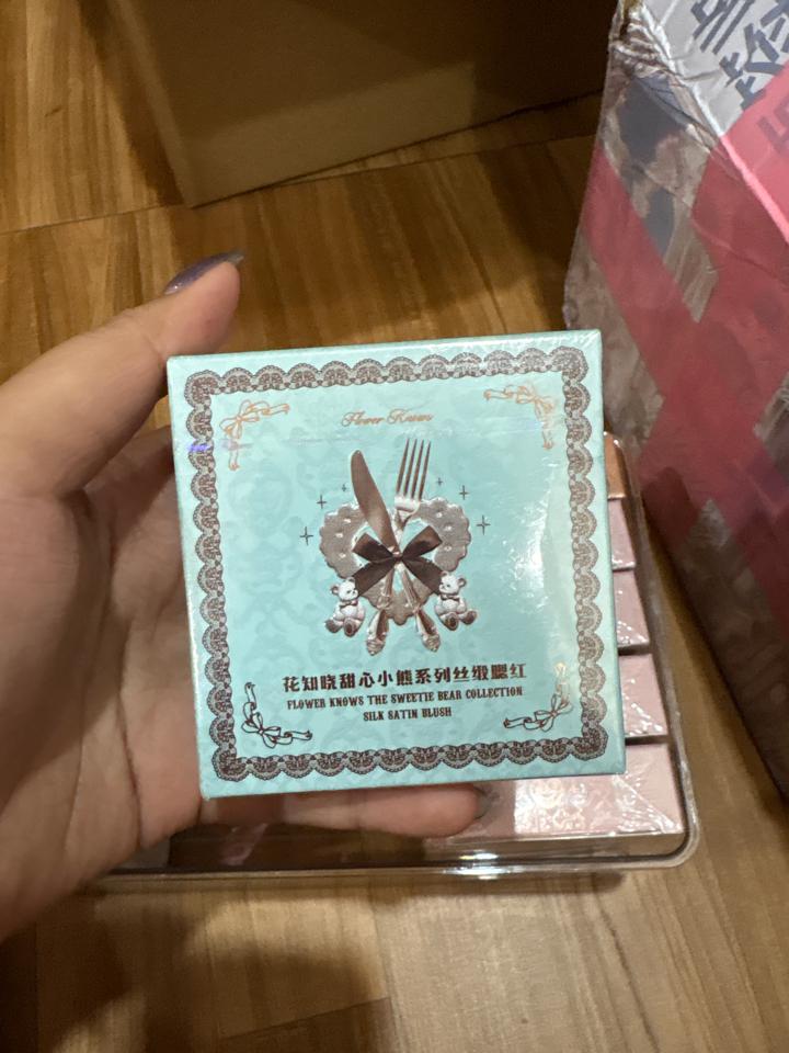 Má gấu 05-duoc-ban-tai-Buôn làng Hoa Biết