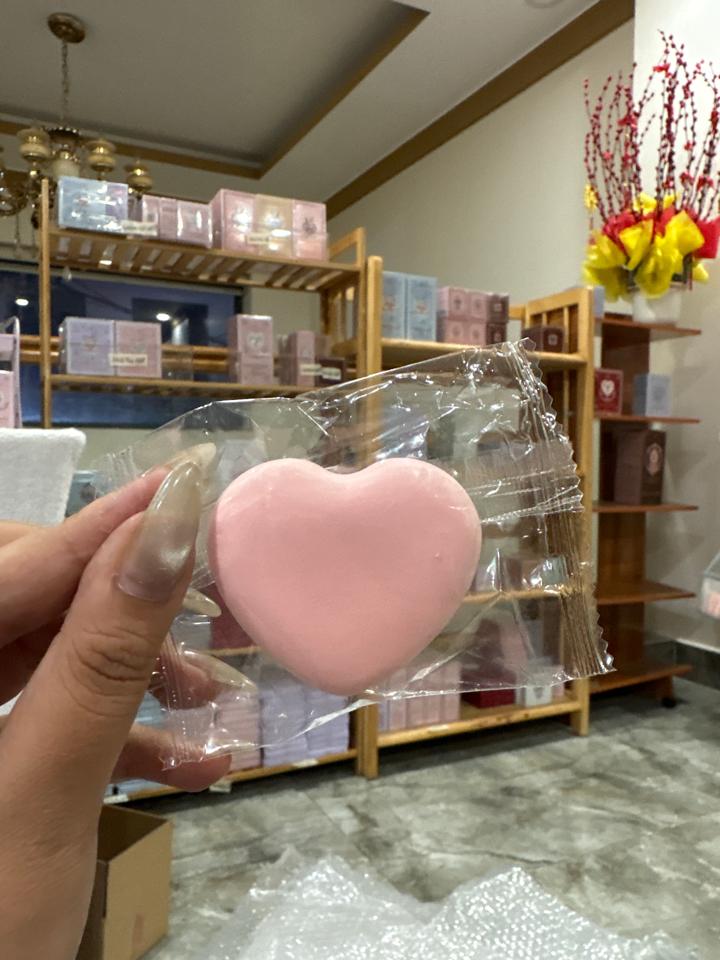 Mút tim-duoc-ban-tai-Buôn làng Hoa Biết