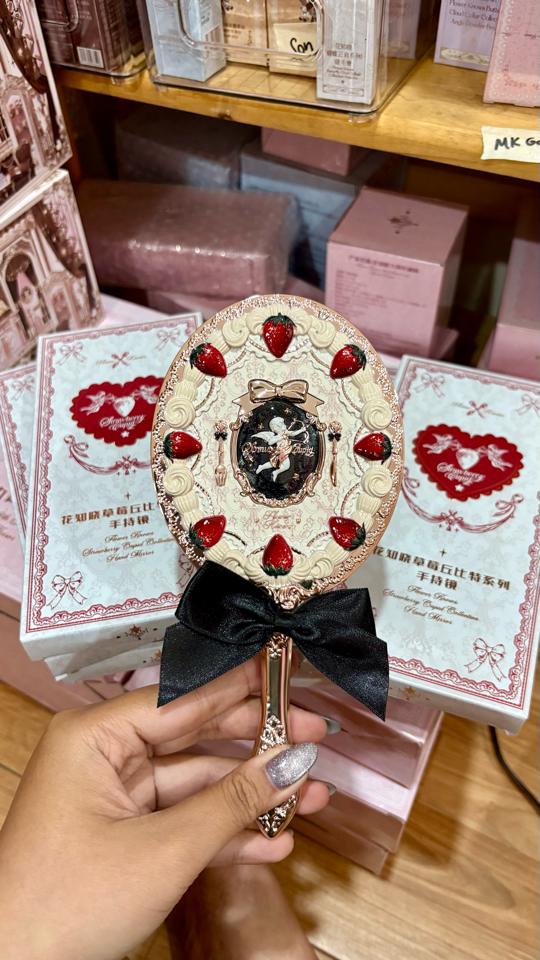 Gương Cupid đen-duoc-ban-tai-Buôn làng Hoa Biết