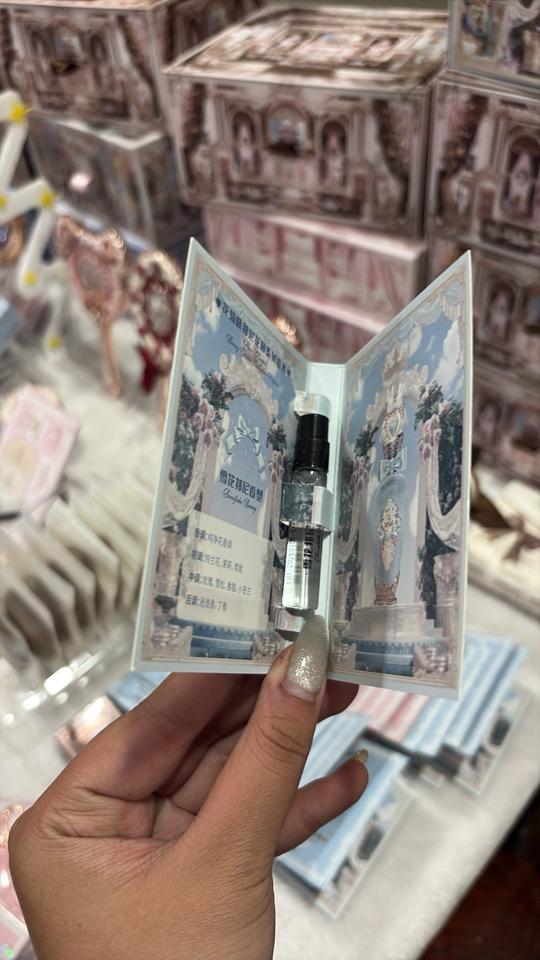 Vial nước hoa thỏ-duoc-ban-tai-Buôn làng Hoa Biết