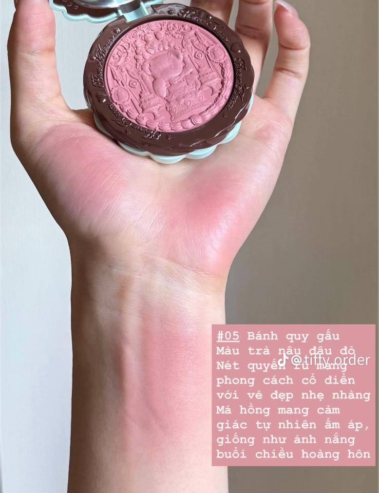 Má gấu 05-duoc-ban-tai-Buôn làng Hoa Biết