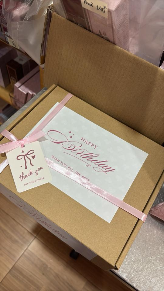 Gói quà sinh nhật-duoc-ban-tai-Buôn làng Hoa Biết