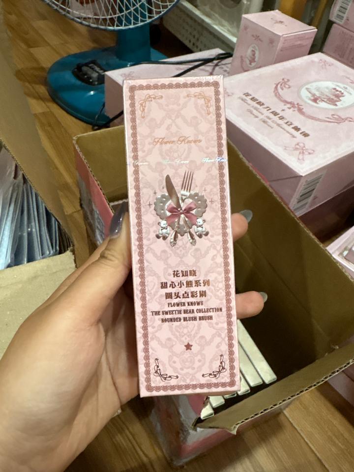 Cọ gấu hồng-duoc-ban-tai-Buôn làng Hoa Biết