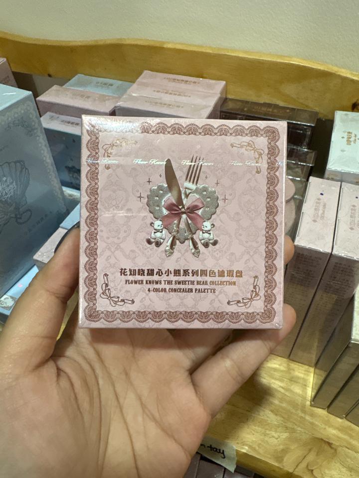 Che khuyết điểm gấu hồng-duoc-ban-tai-Buôn làng Hoa Biết