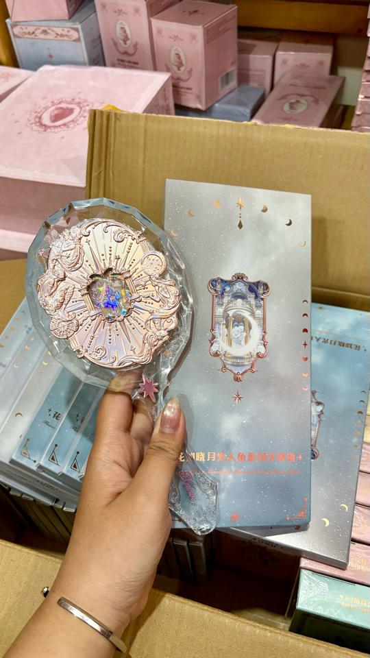 Gương Mer-duoc-ban-tai-Buôn làng Hoa Biết