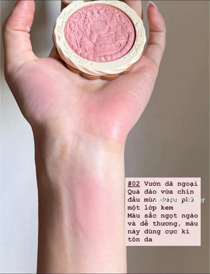 Má gấu 02-duoc-ban-tai-Buôn làng Hoa Biết