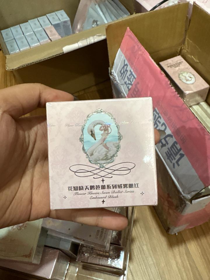 Má Swan 02-duoc-ban-tai-Buôn làng Hoa Biết