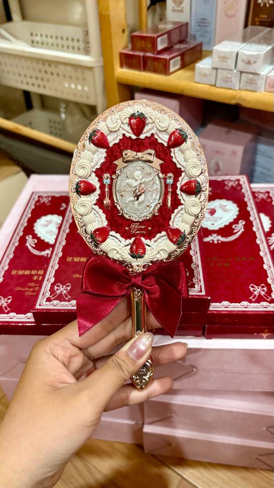 Gương Cupid Đỏ-duoc-ban-tai-Buôn làng Hoa Biết