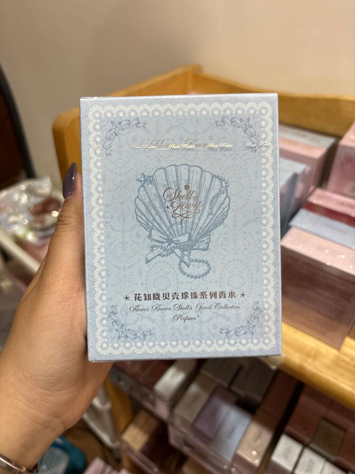 Nước hoa sò xanh-duoc-ban-tai-Buôn làng Hoa Biết