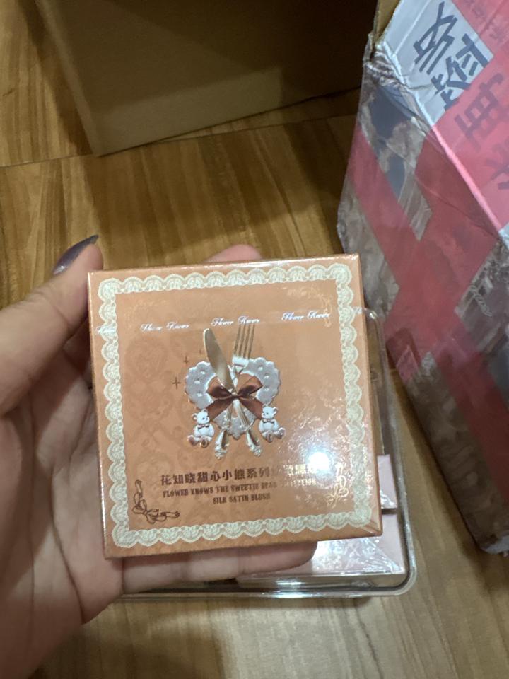 Má gấu 02-duoc-ban-tai-Buôn làng Hoa Biết