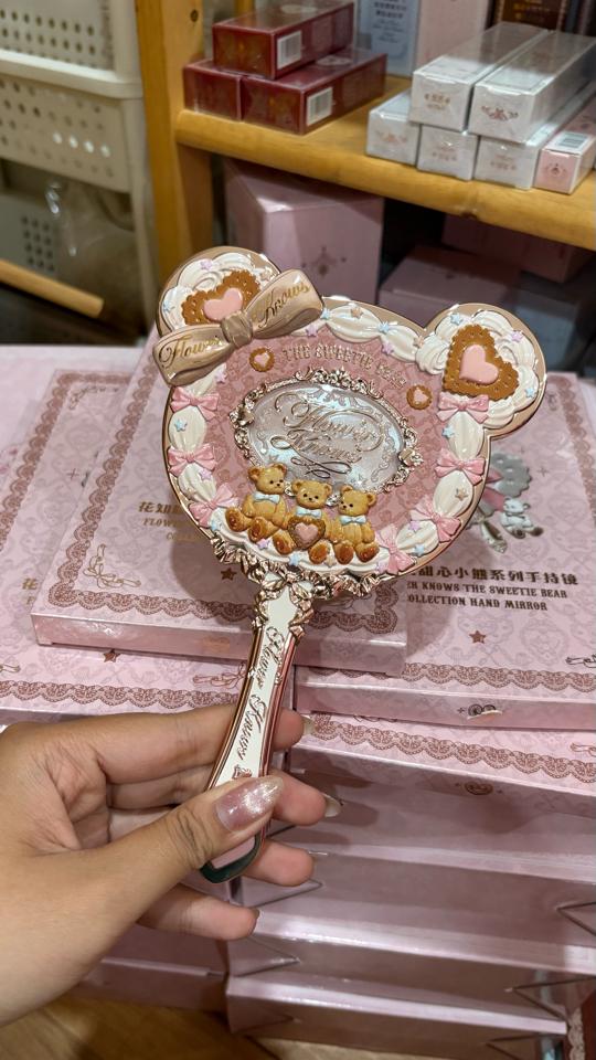 Gương Gấu hồng-duoc-ban-tai-Buôn làng Hoa Biết