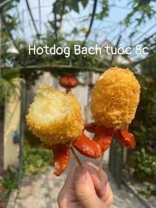 Hotdog bạch tuộc-duoc-ban-tai-Trịnh Thuỳ Trang