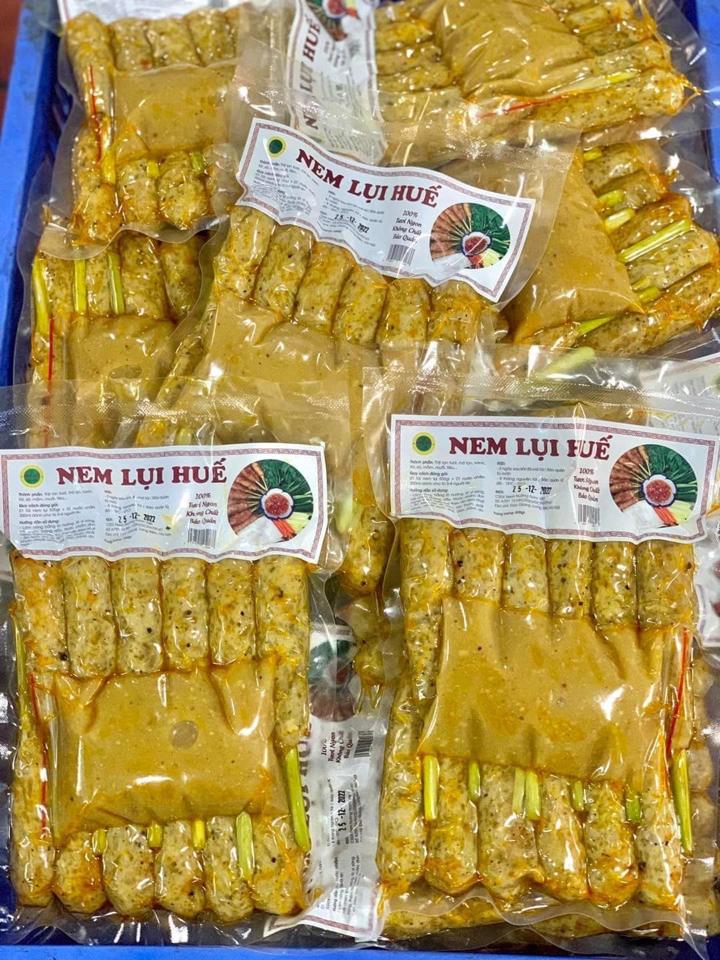 Nem lụi Huế-duoc-ban-tai-Hoàng Huyền