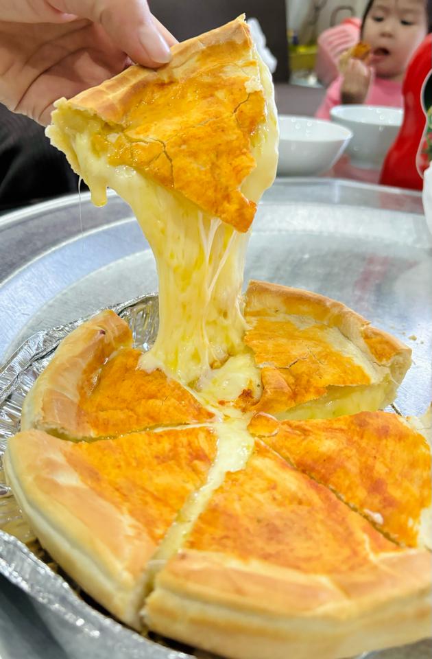Pizza Chicago 4 loại Phomai-duoc-ban-tai-Hoàng Huyền