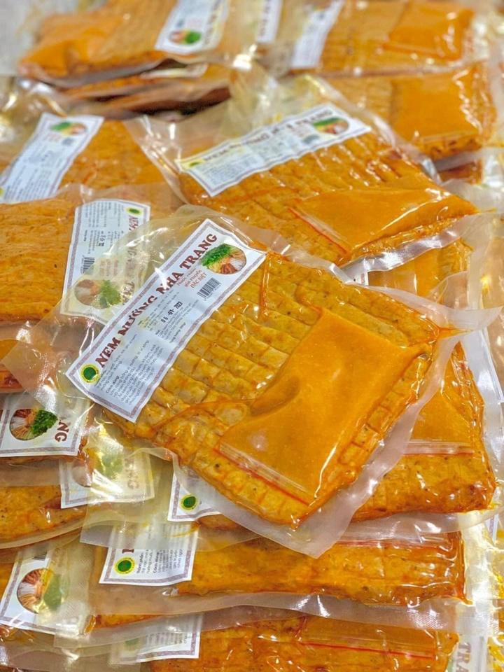 Nem nướng Nha Trang-duoc-ban-tai-Hoàng Huyền