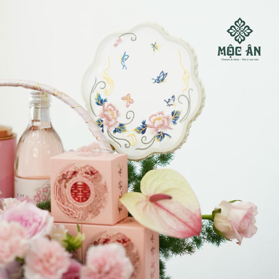 Giỏ Hoa Quả Tông Hồng Rượu Bánh Nho Táo Cherry Cau Trầu-duoc-ban-tai-HOA LỄ MỘC ÂN