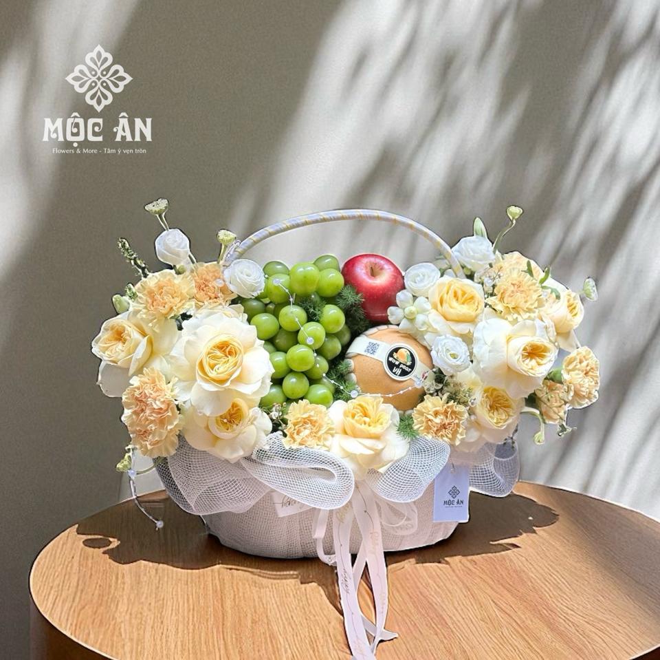Giỏ Hoa Quả Tone Trắng Vàng Bơ Size Bé-duoc-ban-tai-HOA LỄ MỘC ÂN