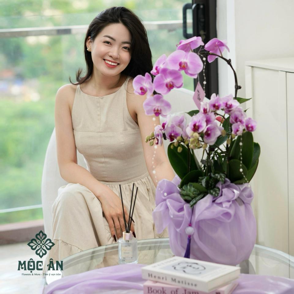 Chậu lan hồ điệp Uyển Lam bọc lụa & charm sen ngọc-duoc-ban-tai-HOA LỄ MỘC ÂN