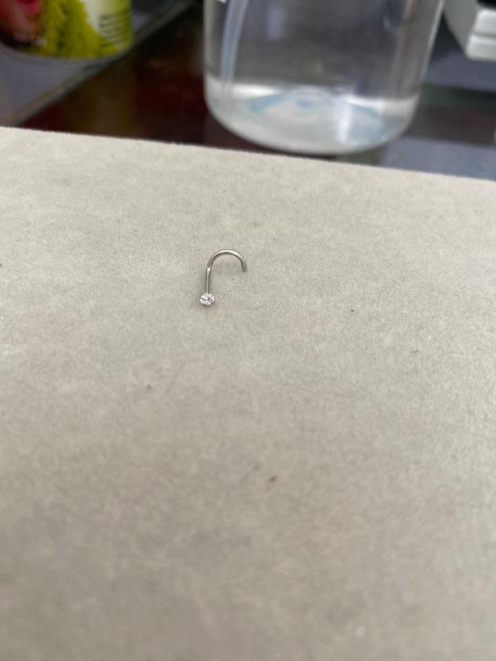 Khuyên mũi chân xoắn 2mm-duoc-ban-tai-BO Xỏ Khuyên