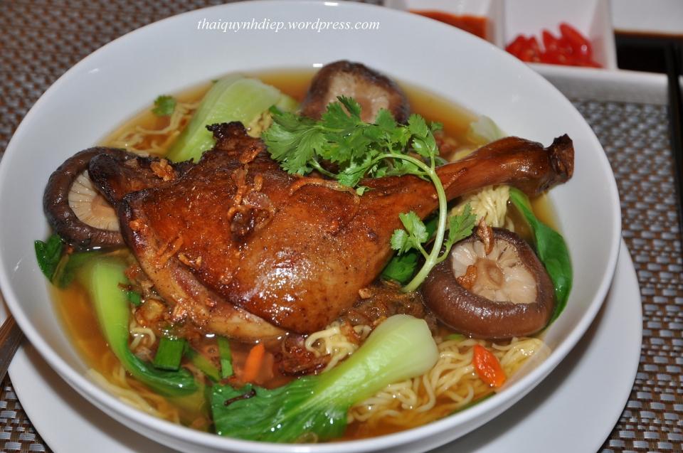 Mỳ đùi vịt tiềm-duoc-ban-tai-Restaurant Con Dao Resort