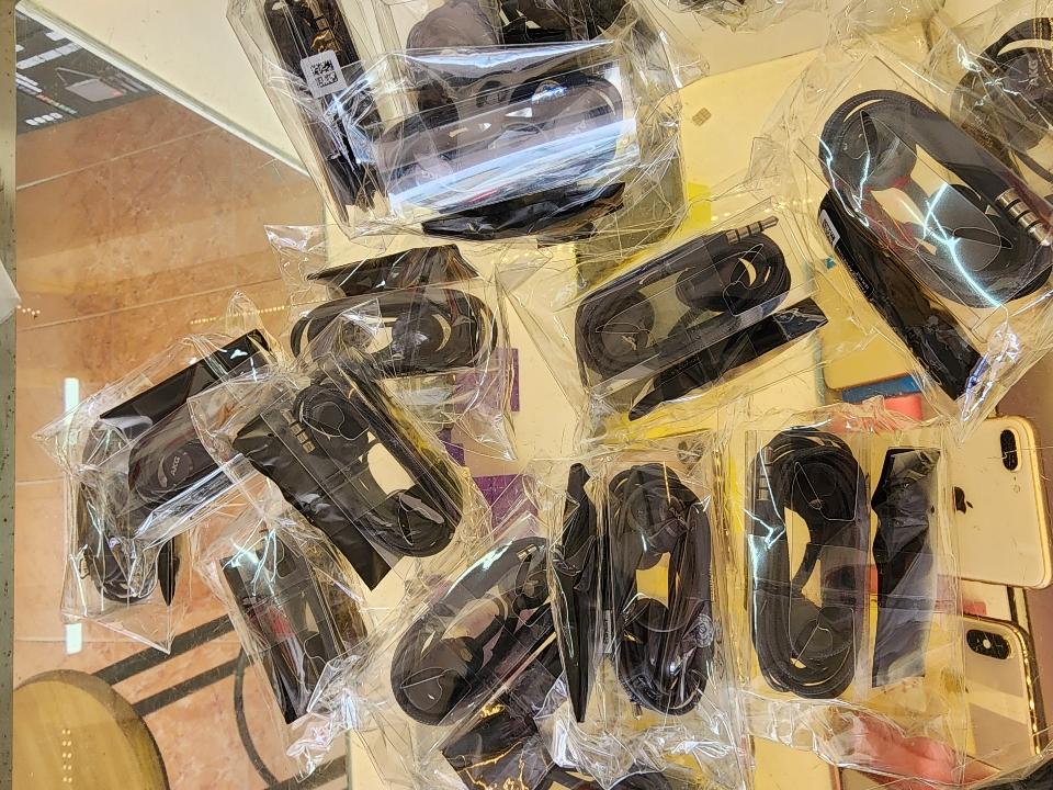 Tai nghe AkG Note 9-duoc-ban-tai-Thanh Tùng Mobile Đà Lạt