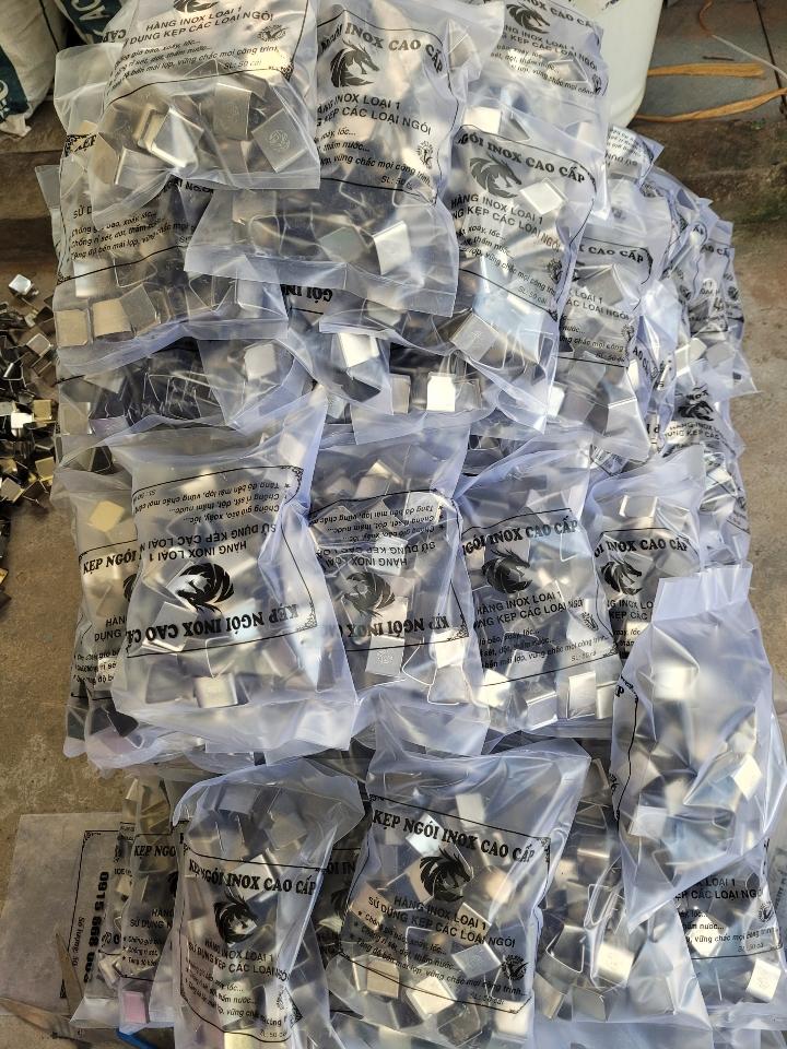 Kẹp ngói 201 dày 1 li-duoc-ban-tai-CÔNG TY TNHH  TM & DV ANH VŨ