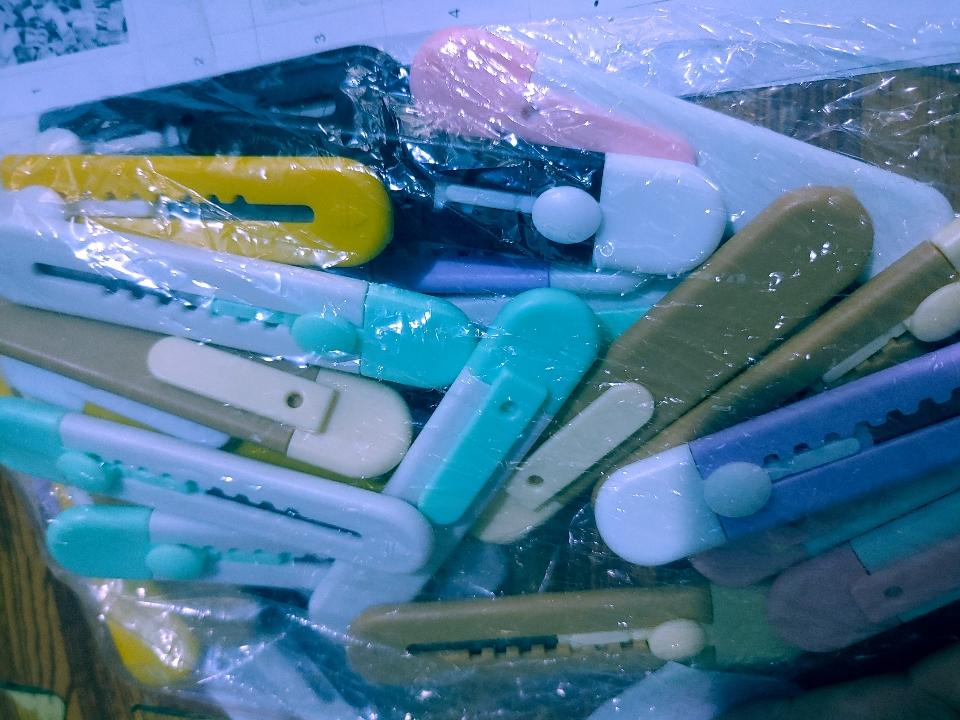 Dao rọc giấy-duoc-ban-tai-Nguyễn dung