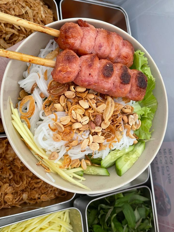 Bún nem nướng-duoc-ban-tai-Ngân Lê