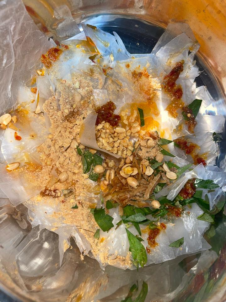 Bánh tráng trộn sẵn -duoc-ban-tai-Ngân Lê