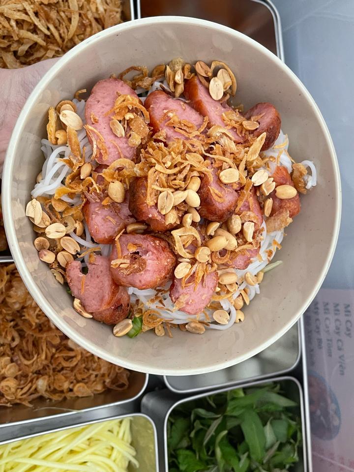 Bún nem nướng-duoc-ban-tai-Ngân Lê