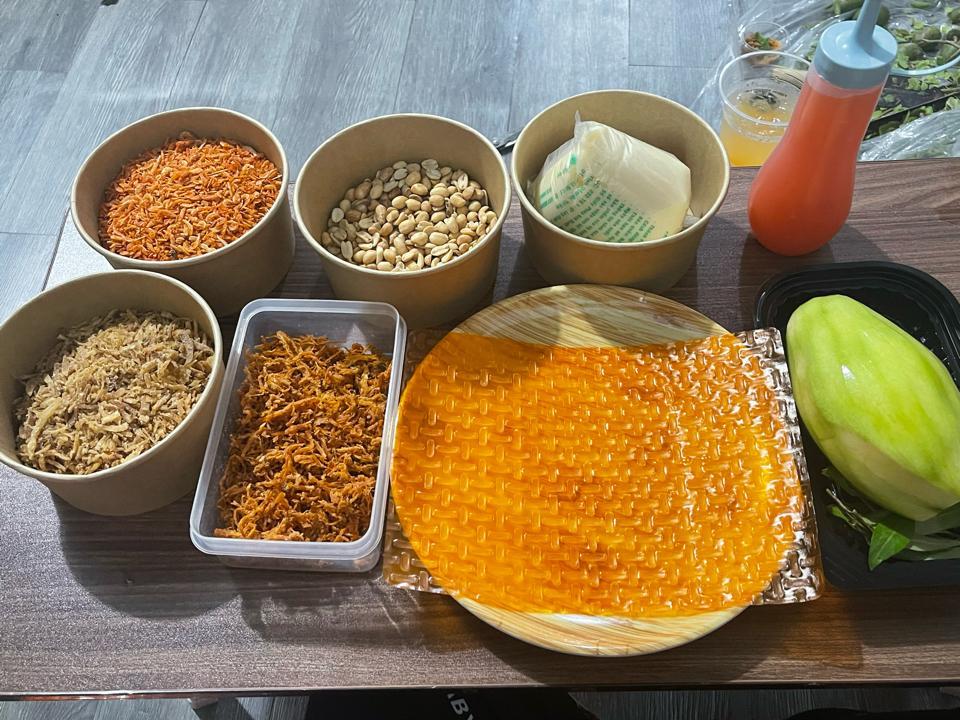 Bánh tráng cuộn nơ -duoc-ban-tai-Ngân Lê