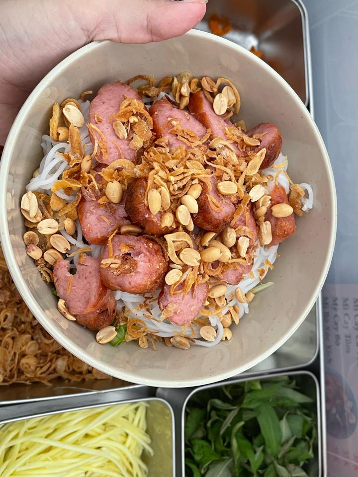 Bún nem nướng-duoc-ban-tai-Ngân Lê
