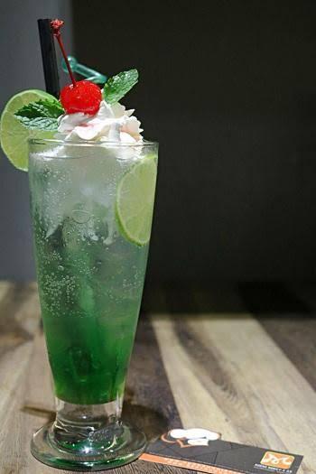 Soda táo-duoc-ban-tai-Cà phê Điểm Hẹn