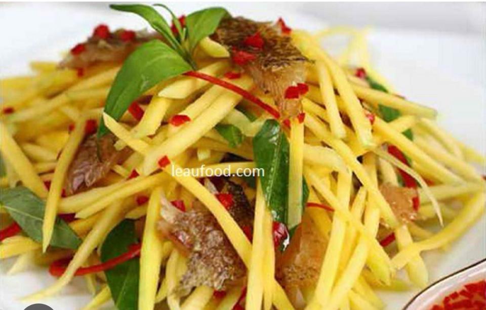 Gỏi xoài cá đuối-duoc-ban-tai-Quán Ú