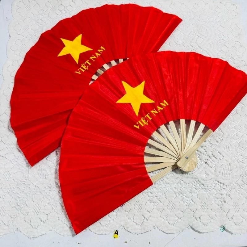 Quạt lụa Yêu Nước-duoc-ban-tai-Siêu thị Special